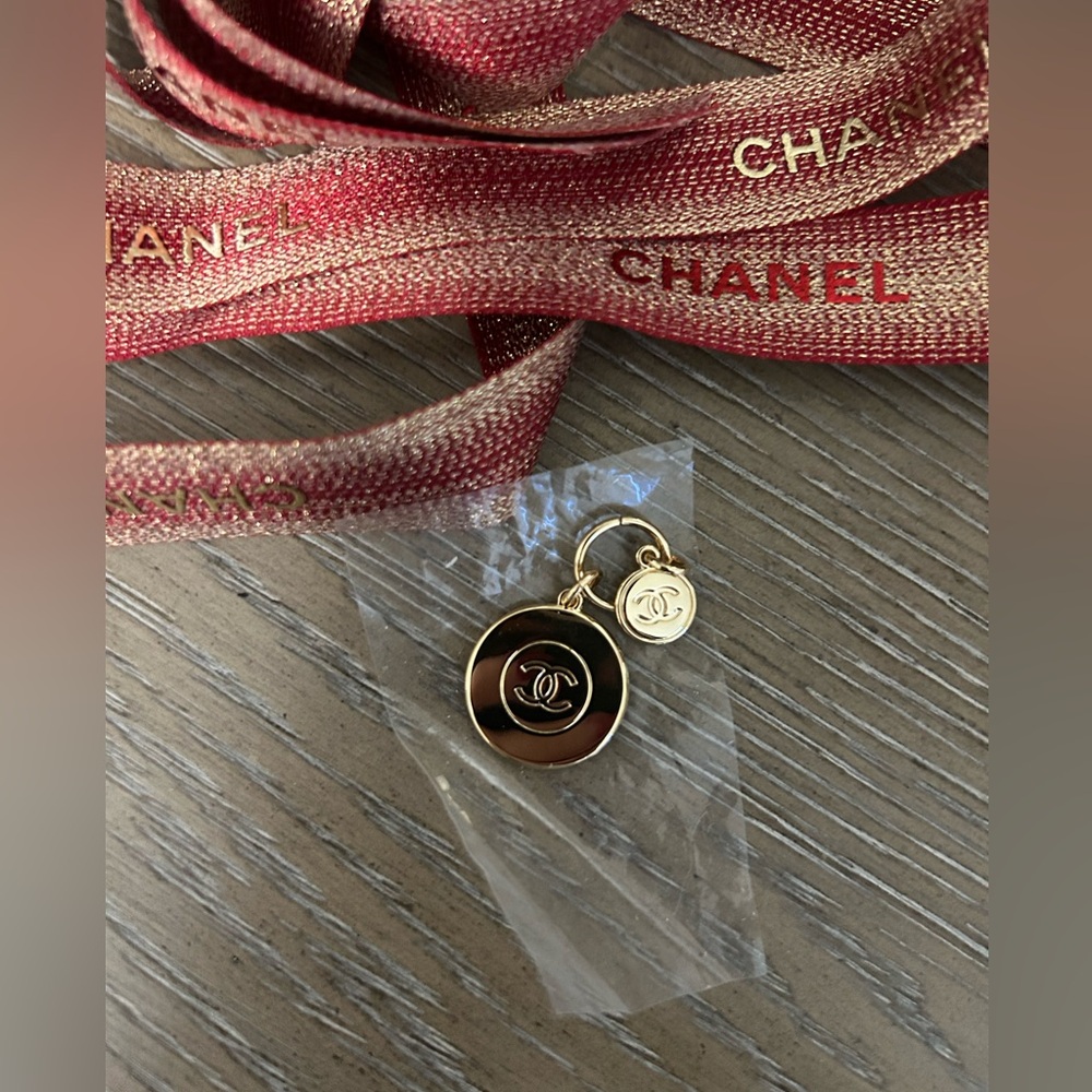 chanel holiday charm